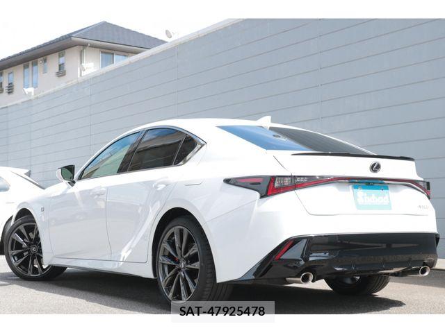 Lexus IS 2025-10 8562435-1