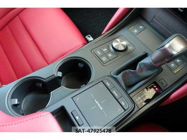 Lexus IS 2025-10 8562435-25