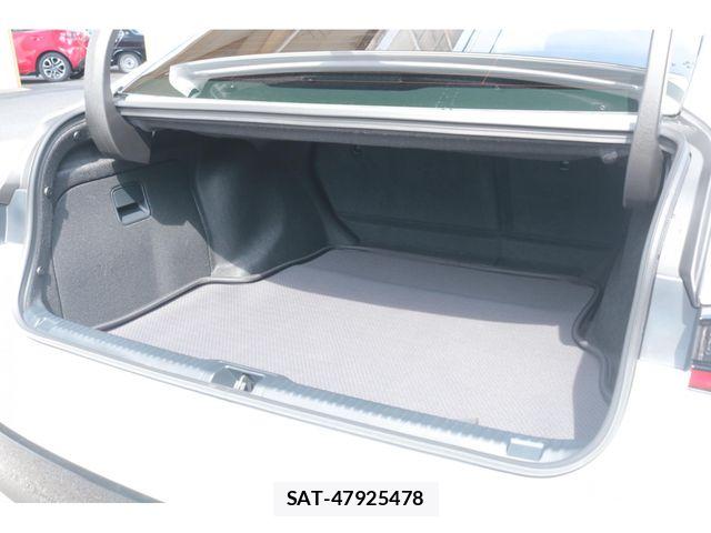 Lexus IS 2025-10 8562435-29