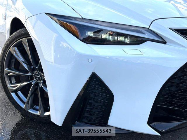 Lexus IS 2021-04 8562434-11
