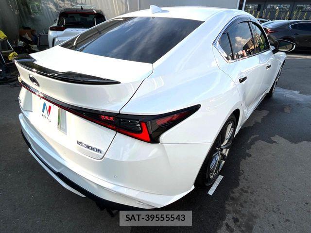 Lexus IS 2021-04 8562434-16