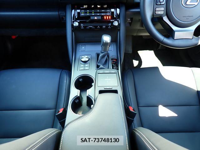 Lexus IS 2024-03 8627469-21
