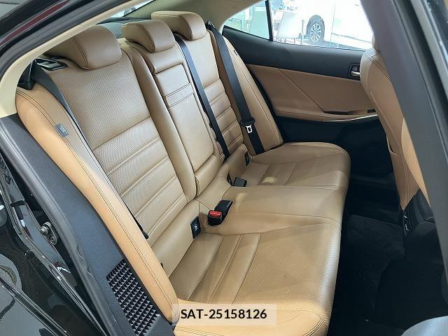 Lexus IS 2013-09 8627468-9