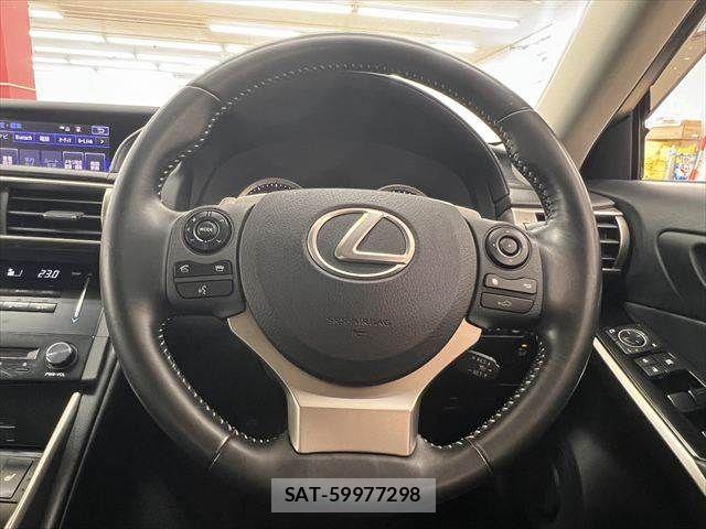 Lexus IS 2013-06 8627471-9