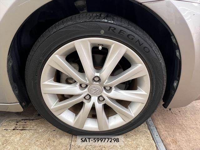 Lexus IS 2013-06 8627471-12