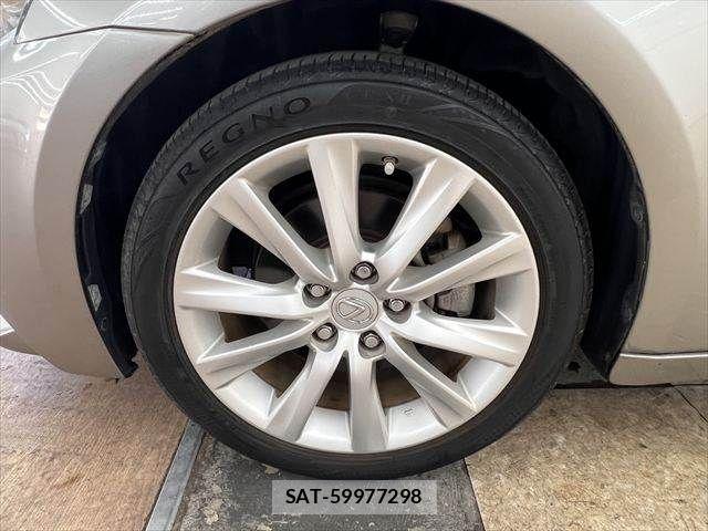 Lexus IS 2013-06 8627471-26