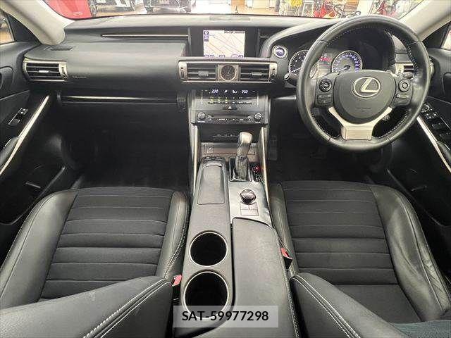 Lexus IS 2013-06 8627471-2