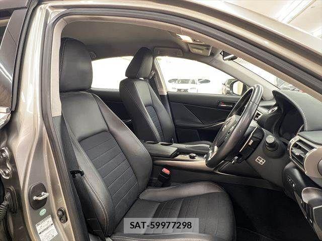 Lexus IS 2013-06 8627471-6