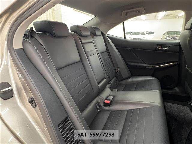 Lexus IS 2013-06 8627471-7