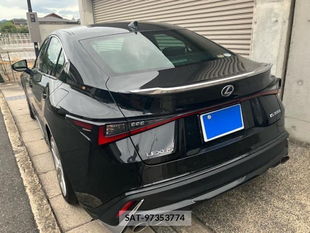 Lexus IS 2021-10 8659919-1