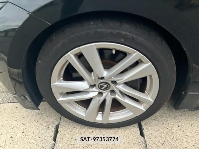 Lexus IS 2021-10 8659919-18