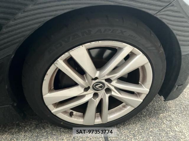 Lexus IS 2021-10 8659919-20