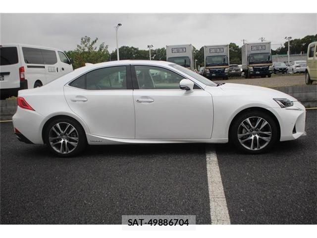 Lexus IS 2017-06 8659921-10