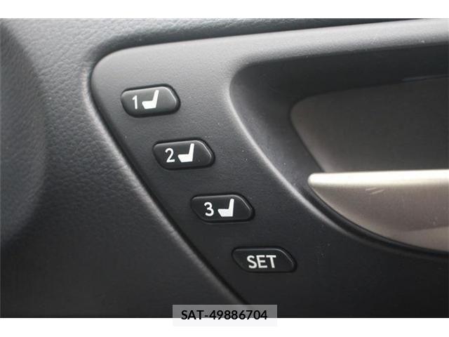 Lexus IS 2017-06 8659921-27