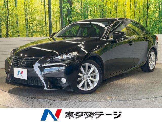 Lexus IS 2014-04 8666393-0