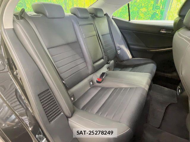 Lexus IS 2014-04 8666393-9