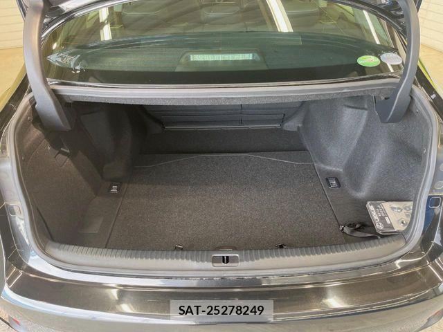 Lexus IS 2014-04 8666393-10