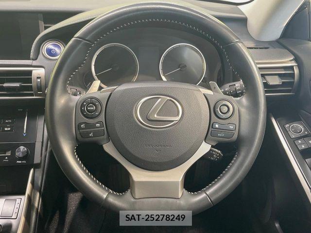 Lexus IS 2014-04 8666393-11