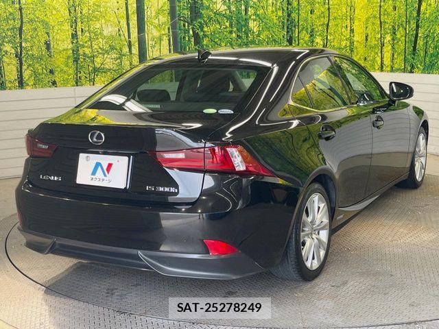 Lexus IS 2014-04 8666393-16