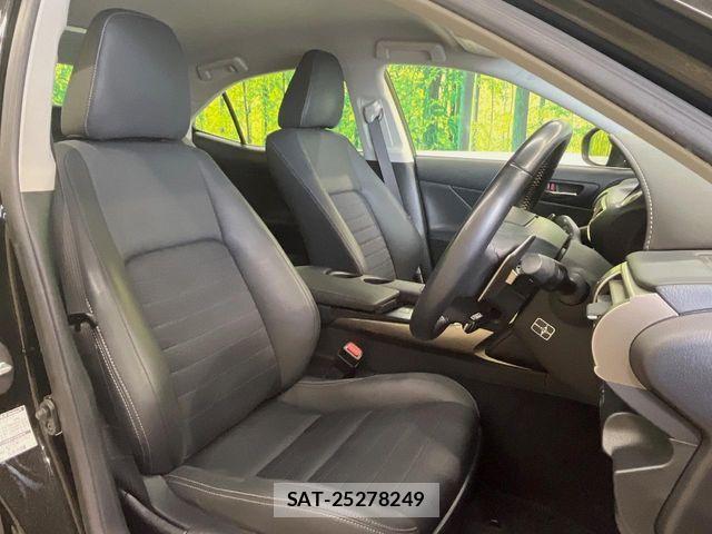 Lexus IS 2014-04 8666393-8