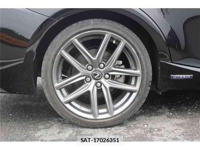 Lexus IS 2013-06 8659925-26