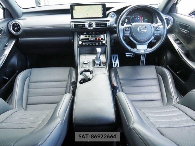 Lexus IS 2021-07 8666395-10