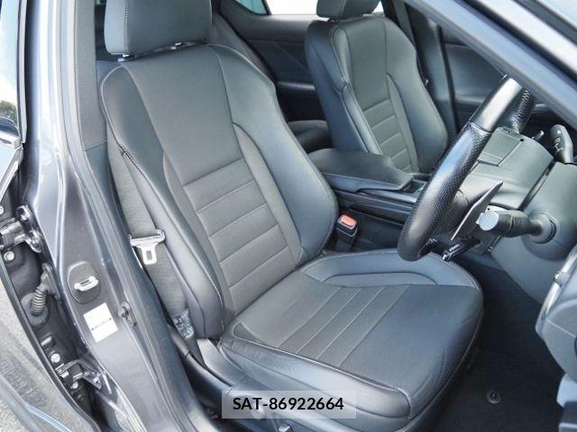 Lexus IS 2021-07 8666395-11