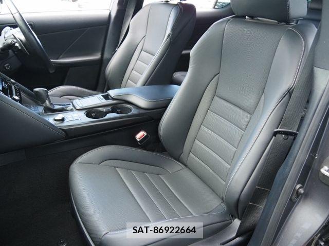 Lexus IS 2021-07 8666395-12