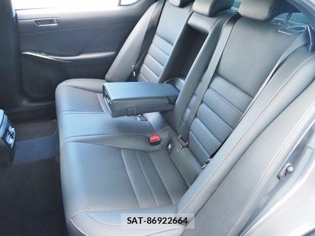 Lexus IS 2021-07 8666395-14