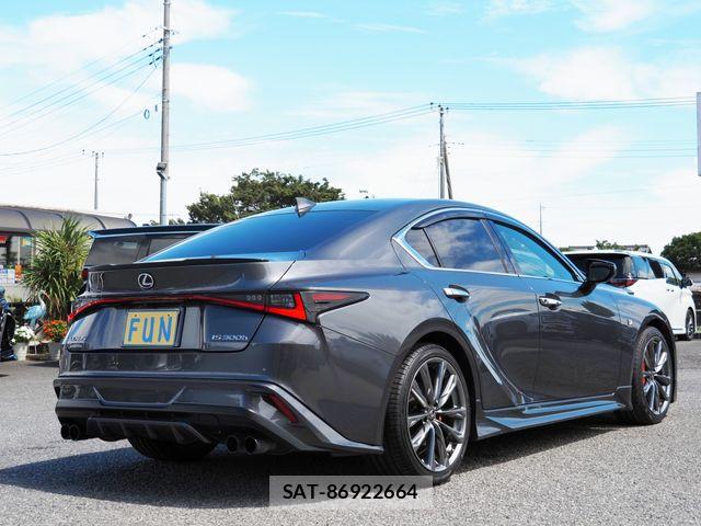 Lexus IS 2021-07 8666395-4