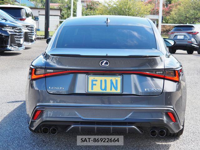 Lexus IS 2021-07 8666395-6