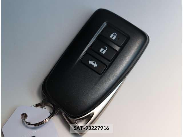 Lexus IS 2018-09 8659918-19