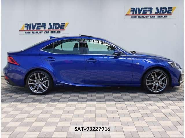 Lexus IS 2018-09 8659918-3