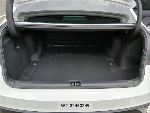 Lexus IS 2022-04 8743411-10