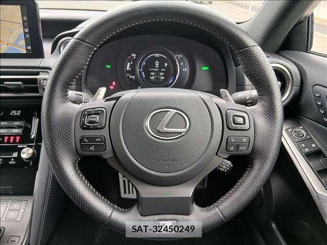 Lexus IS 2022-04 8743411-11