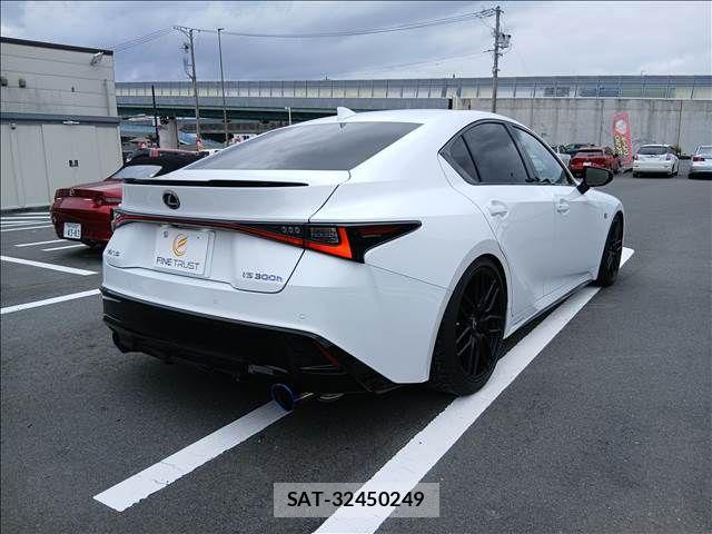 Lexus IS 2022-04 8743411-17