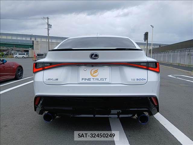 Lexus IS 2022-04 8743411-18