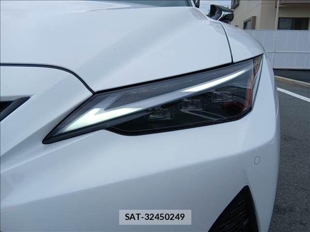 Lexus IS 2022-04 8743411-21