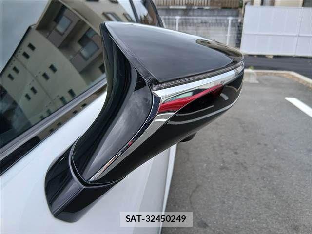Lexus IS 2022-04 8743411-23