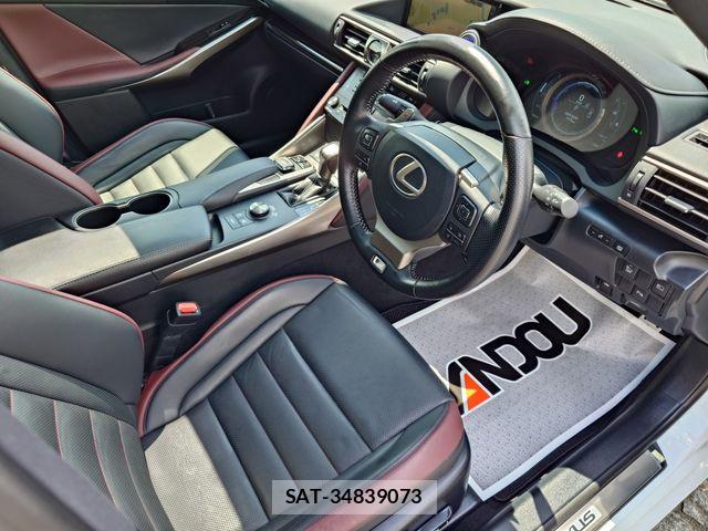 Lexus IS 2017-08 8743416-10