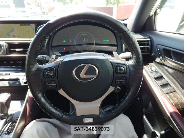 Lexus IS 2017-08 8743416-13