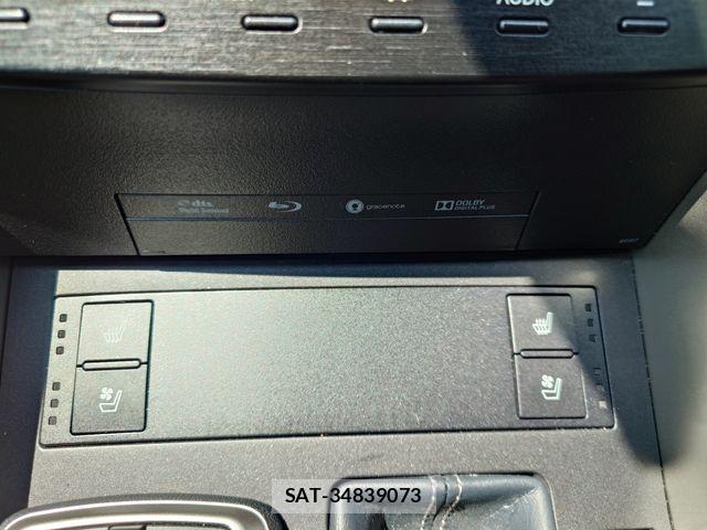 Lexus IS 2017-08 8743416-18