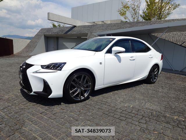 Lexus IS 2017-08 8743416-1