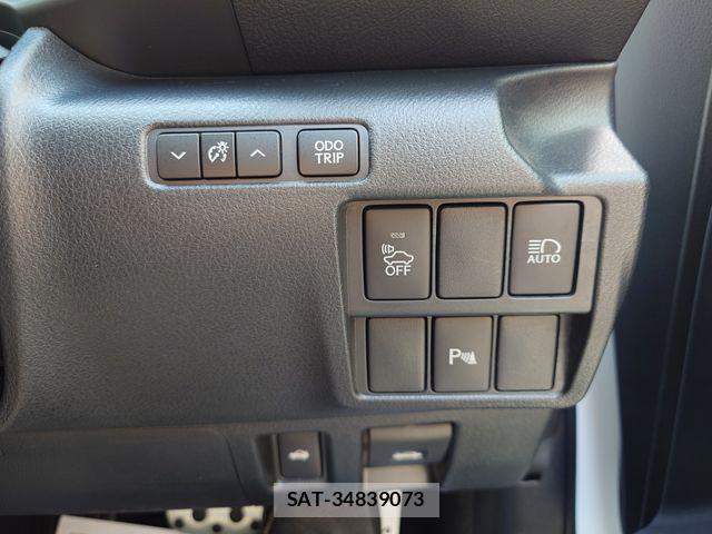 Lexus IS 2017-08 8743416-20