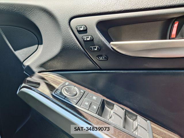 Lexus IS 2017-08 8743416-21