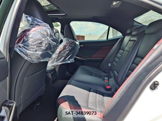 Lexus IS 2017-08 8743416-23