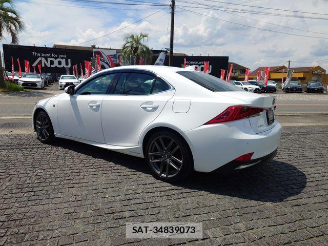 Lexus IS 2017-08 8743416-3