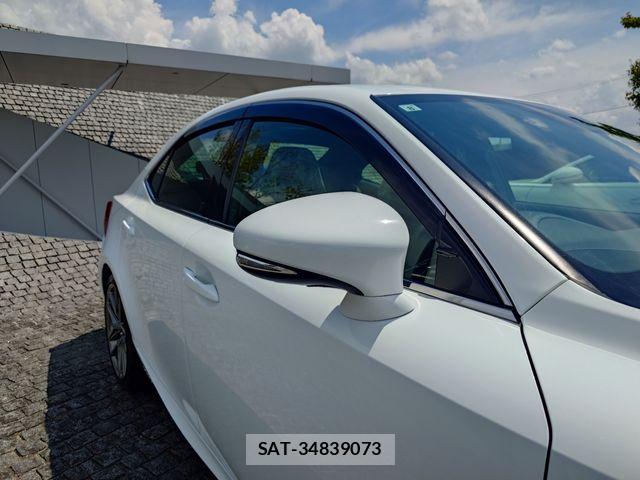 Lexus IS 2017-08 8743416-4