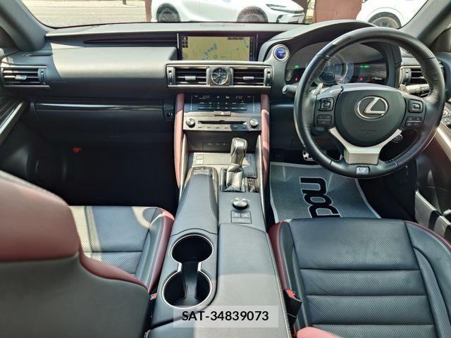 Lexus IS 2017-08 8743416-8