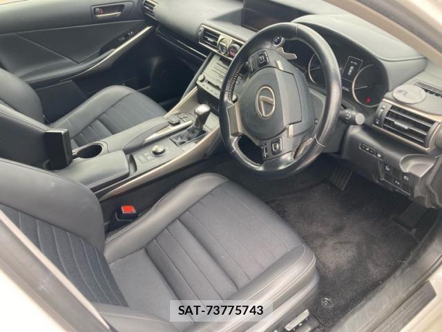 Lexus IS 2017-09 8743420-13